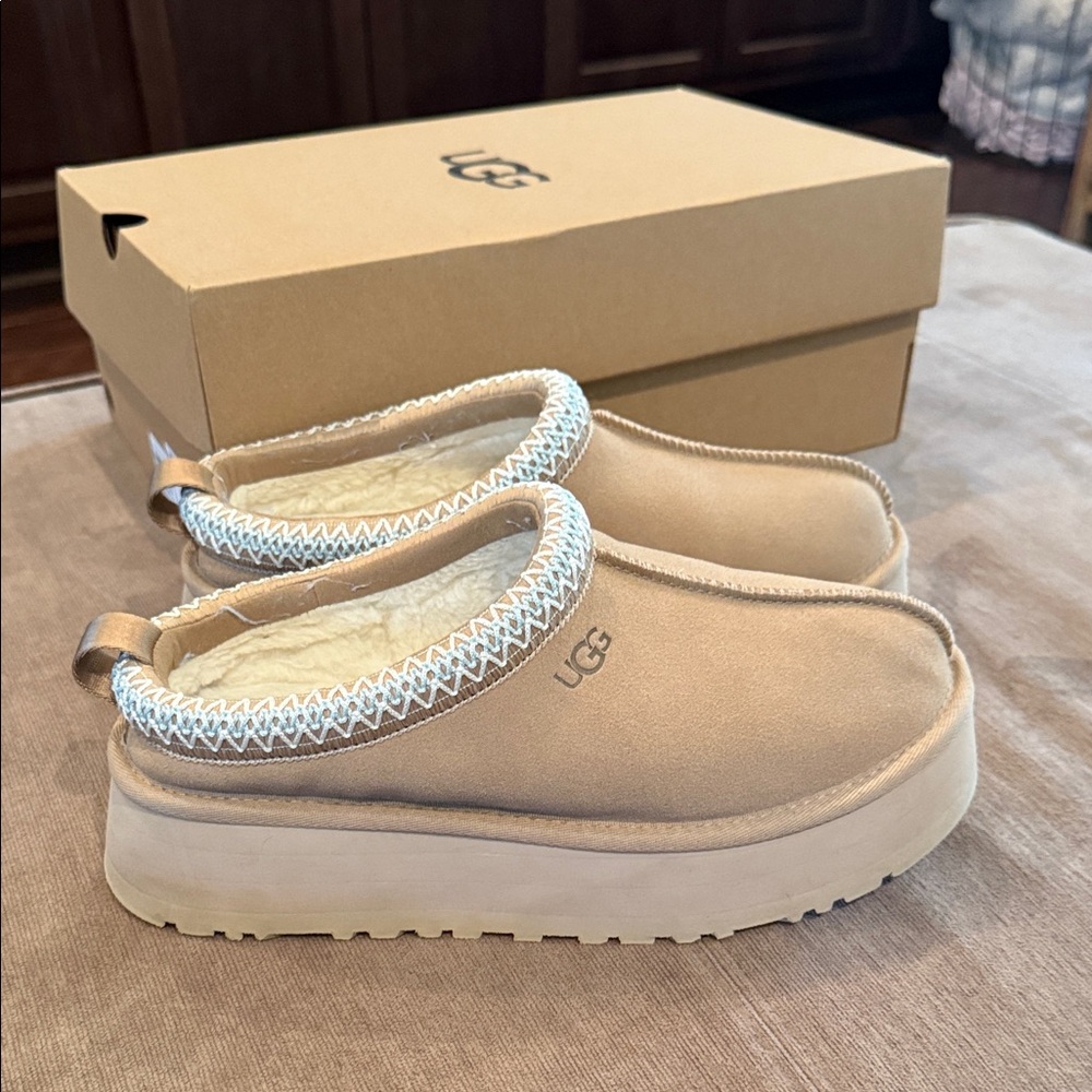 UGG Tazz Slides Sand Size 8. Excellent used condition. - Picture 3 of 7
